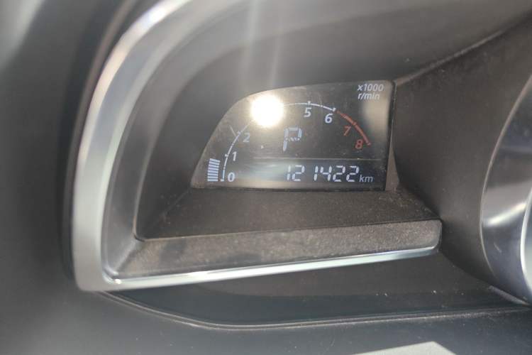 Used Mazda 3 Axela 2014 Sedan 1.5L Automatic Comfort Model Odometer Close Up