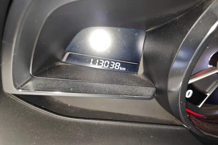 Used Mazda 3 Axela 2014 Hatchback 2.0L Automatic Flagship Model Odometer Close Up