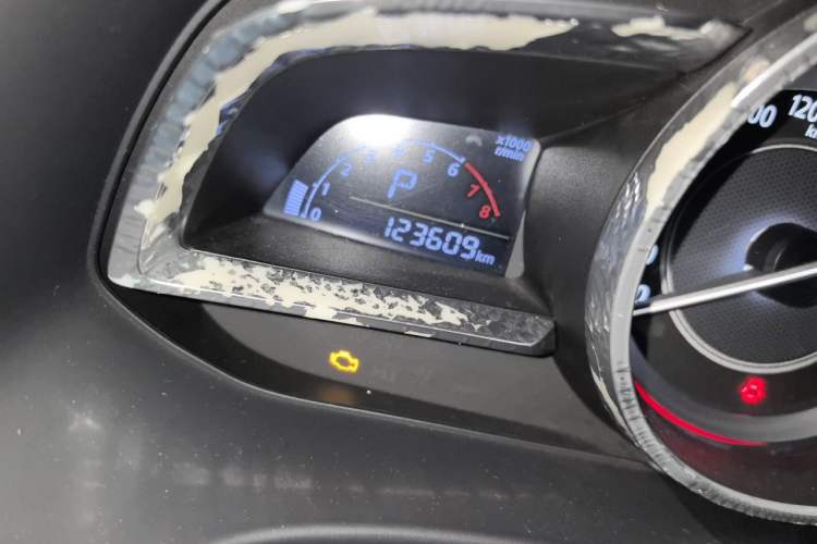Used Mazda 3 Axela 2014 Sedan 1.5L Automatic Luxury Model Odometer Close Up