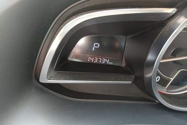 Used Mazda 3 Axela 2014 Sedan 2.0L Automatic Flagship Model Odometer Close Up