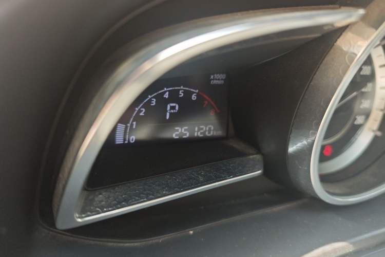 Used Mazda 3 Axela 2014 Sedan 1.5L Automatic Comfort Model Odometer Close Up
