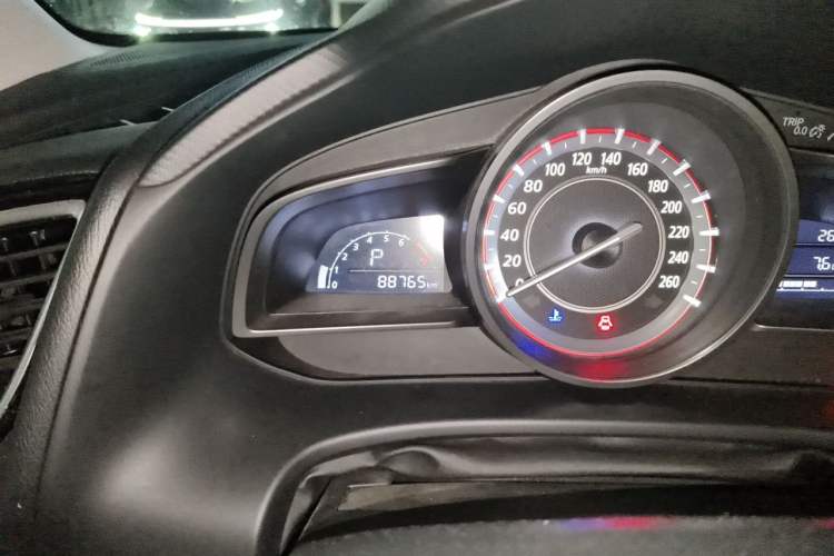 Used Mazda 3 Axela 2014 Hatchback 2.0L Automatic Sport Model Odometer Close Up