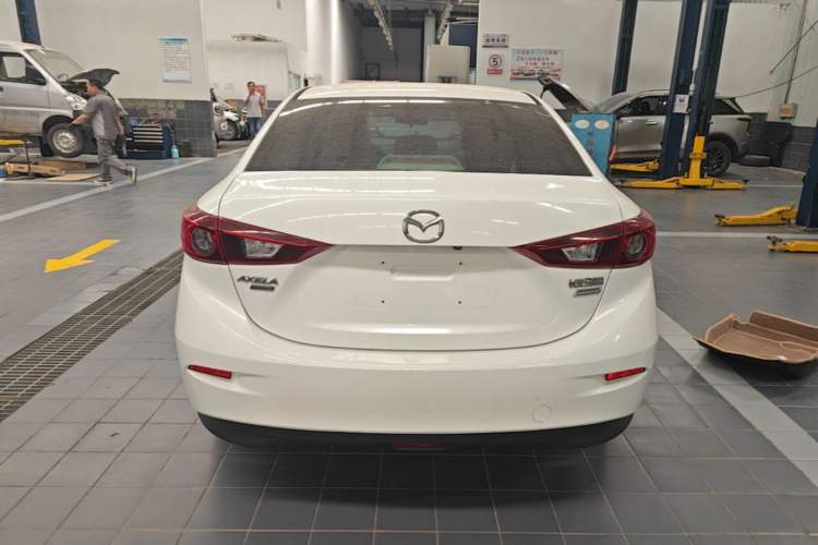 Used Mazda 3 Axela 2014 Sedan 1.5L Manual Comfort Model Rear