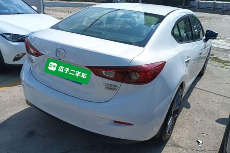 Used Mazda 3 Axela 2014 Sedan 2.0L Automatic Flagship Model Rear Right 45 Deg