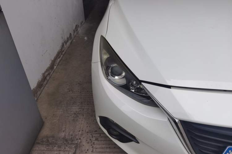 Used Mazda 3 Axela 2014 Sedan 2.0L Automatic Sport Model Right Front Headlight