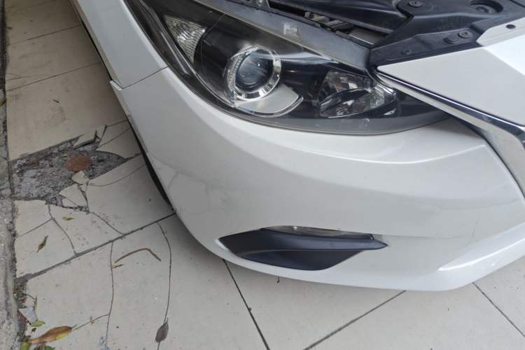 Used Mazda 3 Axela 2014 Sedan 1.5L Automatic Comfort Model Right Front Headlight