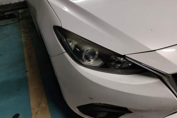 Used Mazda 3 Axela 2014 Sedan 1.5L Automatic Luxury Model Right Front Headlight