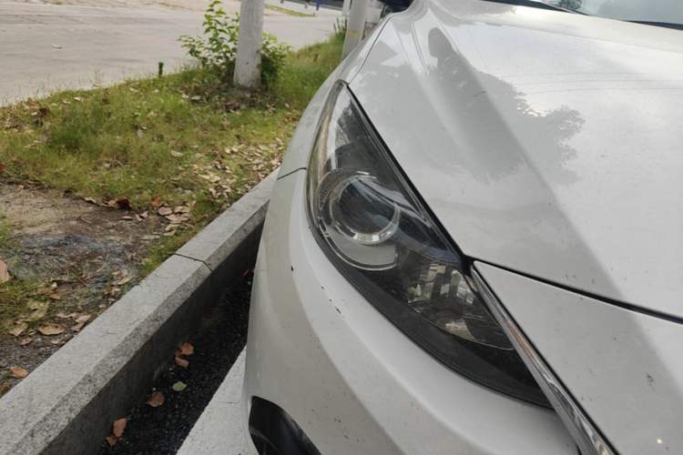 Used Mazda 3 Axela 2014 Sedan 1.5L Automatic Luxury Model Right Front Headlight