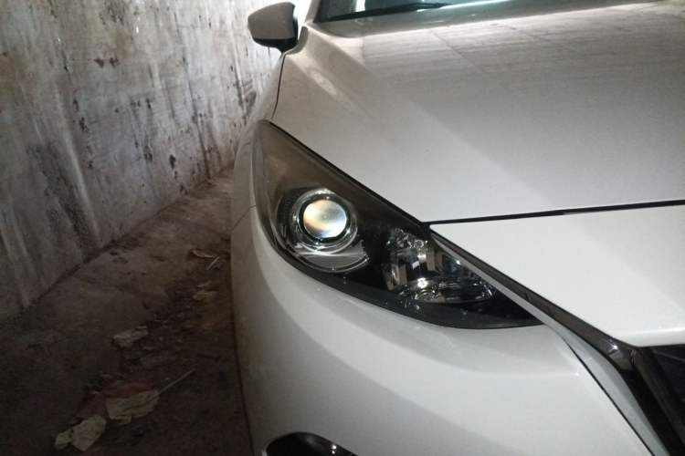 Used Mazda 3 Axela 2014 Sedan 1.5L Automatic Luxury Model Right Front Headlight