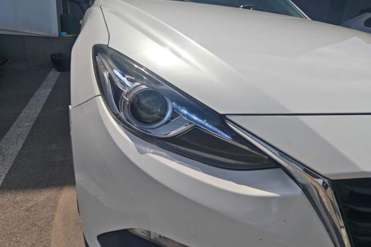 Used Mazda 3 Axela 2014 Sedan 2.0L Automatic Sport Model Right Front Headlight