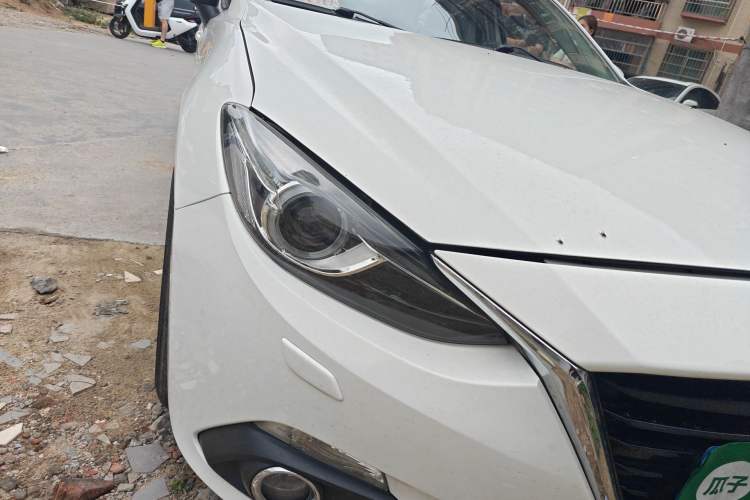 Used Mazda 3 Axela 2014 Hatchback 2.0L Automatic Flagship Model Right Front Headlight