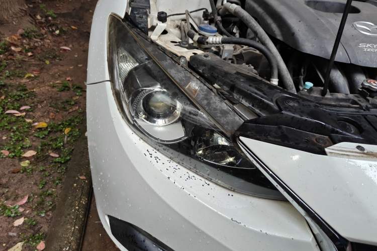 Used Mazda 3 Axela 2014 Hatchback 1.5L Manual Comfort Model Right Front Headlight
