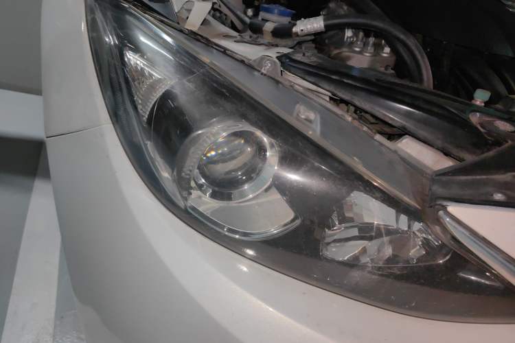 Used Mazda 3 Axela 2014 Sedan 1.5L Automatic Luxury Model Right Front Headlight