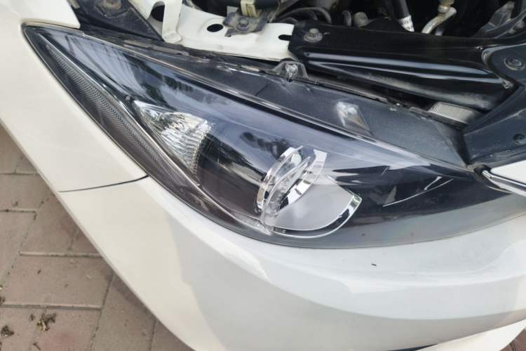 Used Mazda 3 Axela 2014 Hatchback 1.5L Manual Comfort Model Right Front Headlight