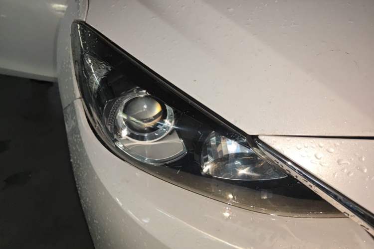 Used Mazda 3 Axela 2014 Hatchback 1.5L Automatic Luxury Model Right Front Headlight