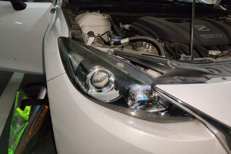 Used Mazda 3 Axela 2014 Sedan 1.5L Automatic Luxury Model Right Front Headlight