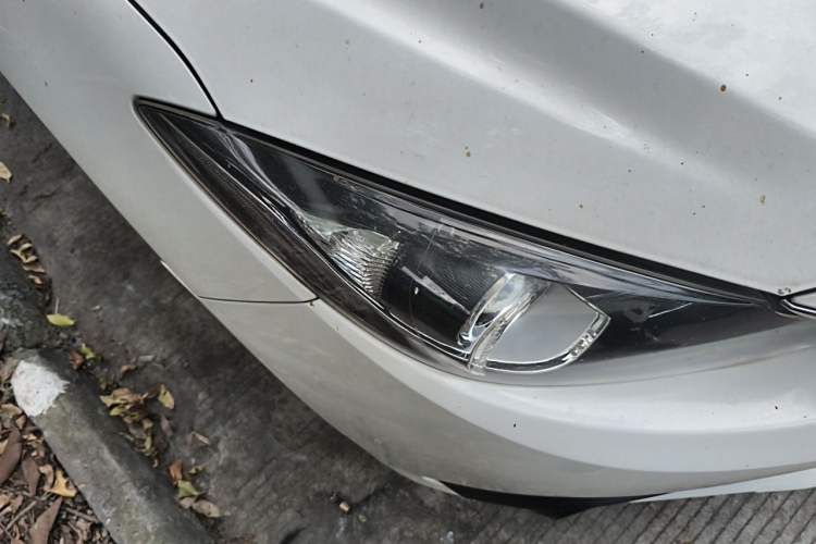 Used Mazda 3 Axela 2014 Sedan 1.5L Automatic Luxury Model Right Front Headlight