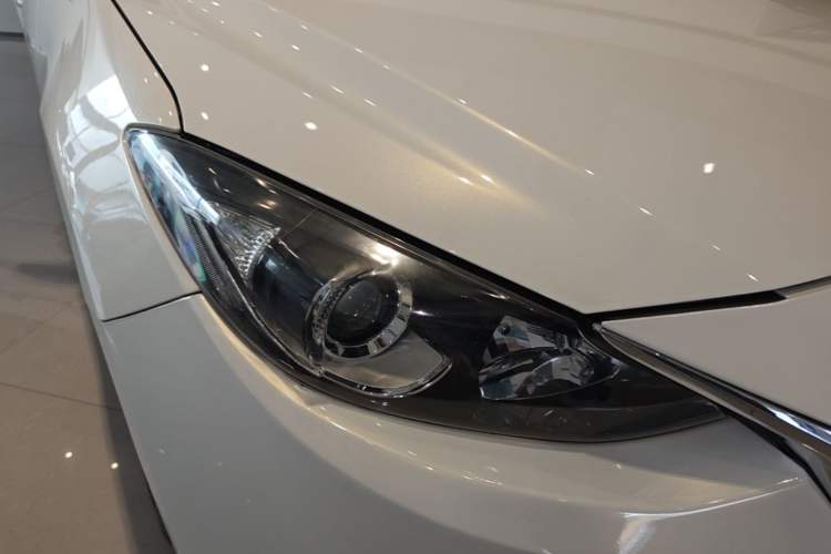 Used Mazda 3 Axela 2014 Sedan 2.0L Automatic Sport Model Right Front Headlight