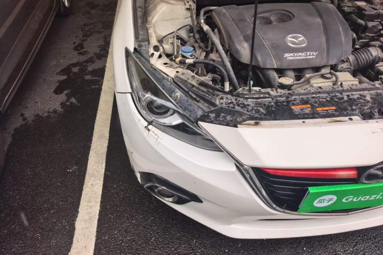 Used Mazda 3 Axela 2014 Sedan 2.0L Automatic Flagship Model Right Front Headlight