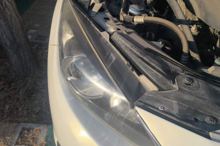 Used Mazda 3 Axela 2014 Sedan 1.5L Automatic Luxury Model Right Front Headlight