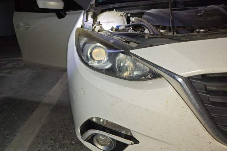 Used Mazda 3 Axela 2014 Sedan 1.5L Manual Comfort Model Right Front Headlight