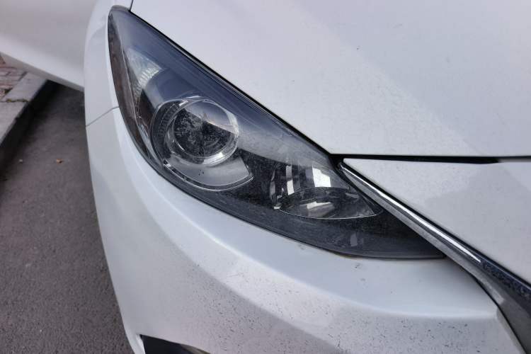 Used Mazda 3 Axela 2014 Sedan 1.5L Manual Comfort Model Right Front Headlight
