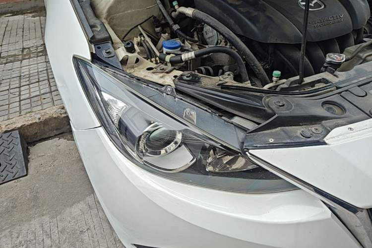Used Mazda 3 Axela 2014 Sedan 1.5L Automatic Comfort Model Right Front Headlight