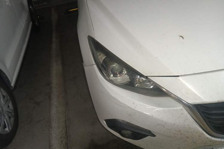 Used Mazda 3 Axela 2014 Sedan 1.5L Automatic Luxury Model Right Front Headlight