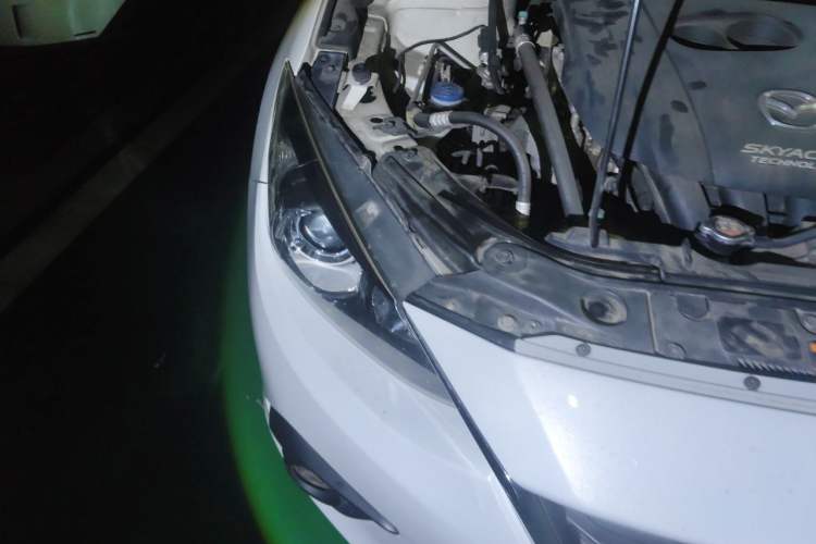 Used Mazda 3 Axela 2014 Sedan 2.0L Automatic Sport Model Right Front Headlight