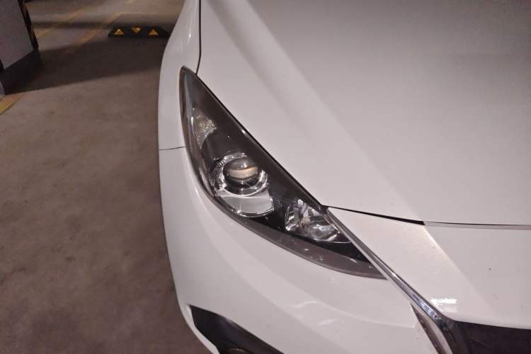Used Mazda 3 Axela 2014 Sedan 2.0L Automatic Sport Model Right Front Headlight