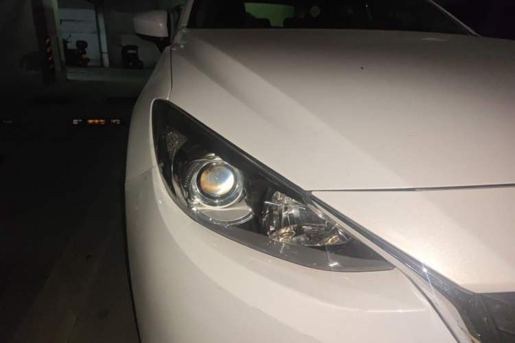 Used Mazda 3 Axela 2014 Sedan 1.5L Automatic Comfort Model Right Front Headlight