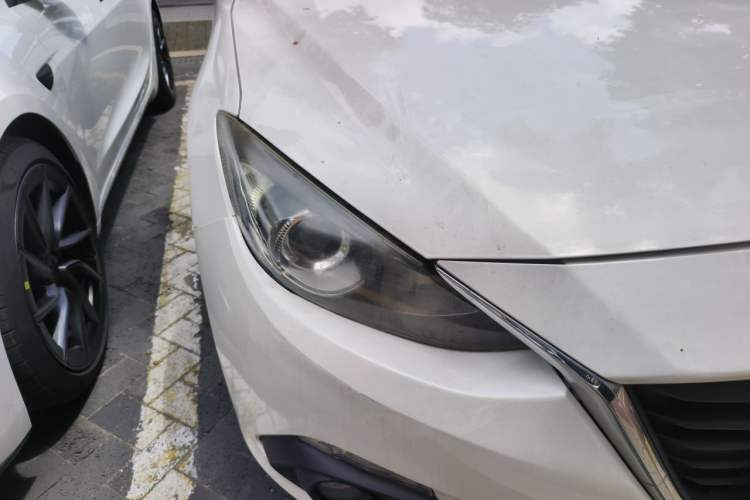 Used Mazda 3 Axela 2014 Sedan 1.5L Automatic Luxury Model Right Front Headlight