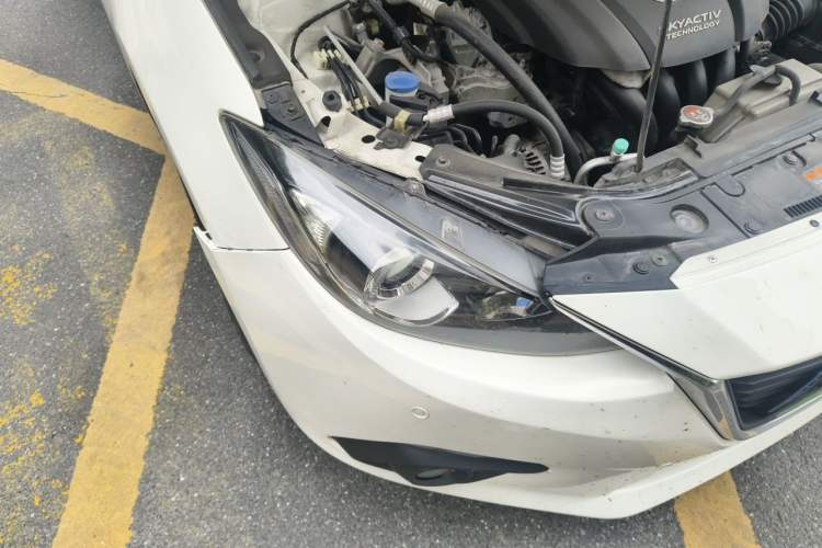 Used Mazda 3 Axela 2014 Sedan 1.5L Automatic Luxury Model Right Front Headlight