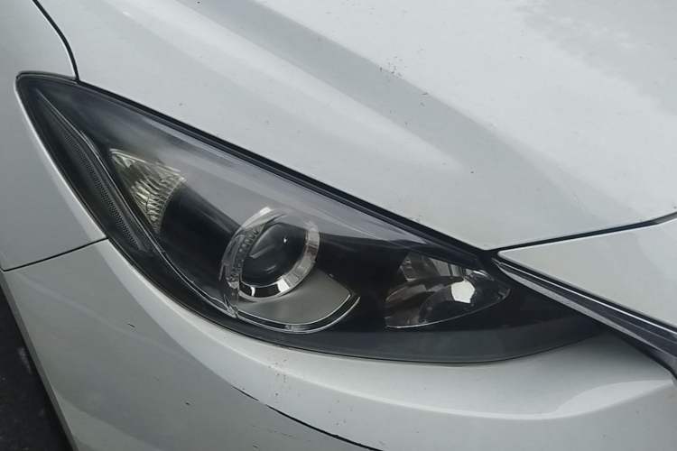 Used Mazda 3 Axela 2014 Sedan 2.0L Automatic Flagship Model Right Front Headlight