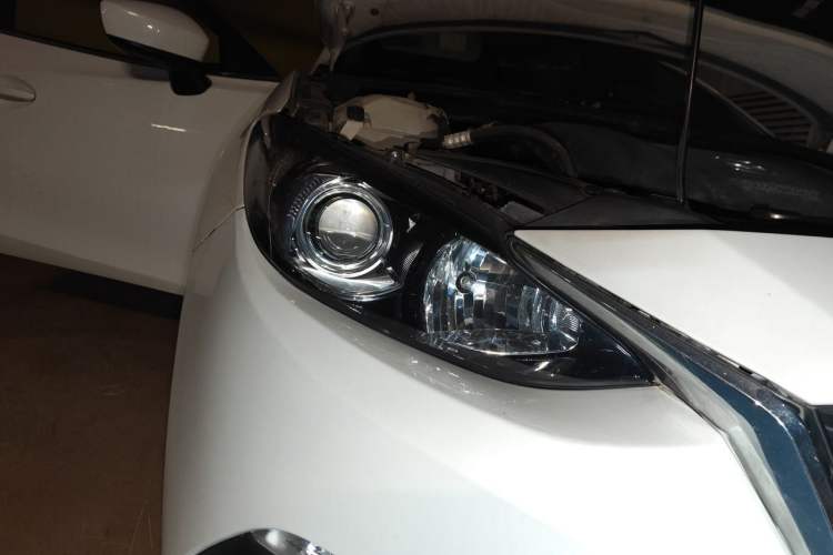 Used Mazda 3 Axela 2014 Sedan 1.5L Automatic Luxury Model Right Front Headlight