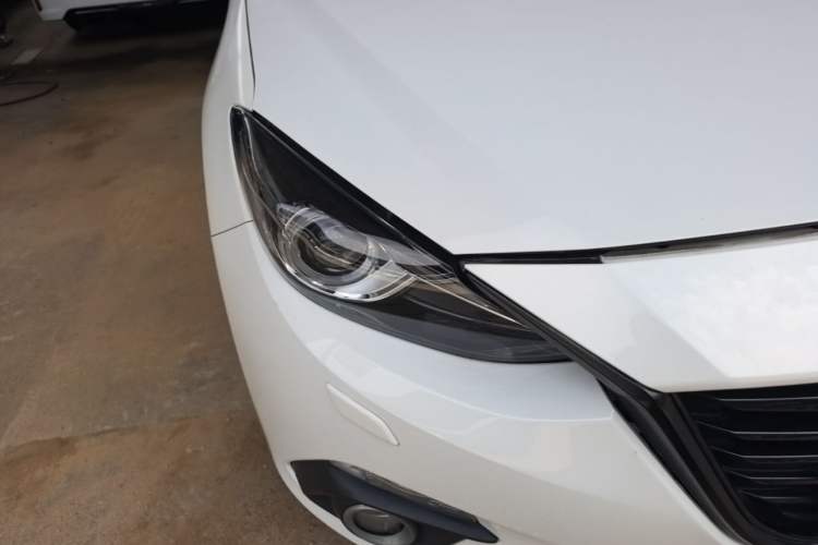Used Mazda 3 Axela 2014 Hatchback 2.0L Automatic Flagship Model Right Front Headlight
