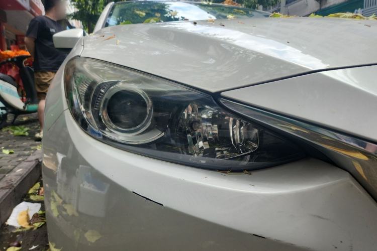 Used Mazda 3 Axela 2014 Sedan 2.0L Automatic Sport Model Right Front Headlight