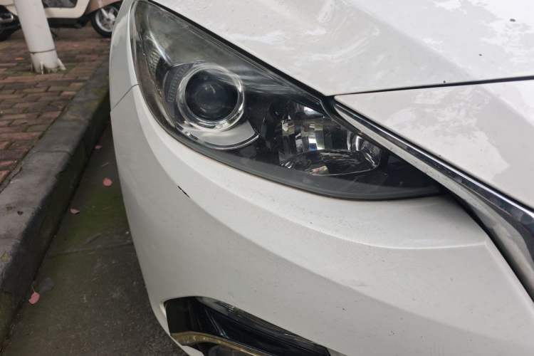 Used Mazda 3 Axela 2014 Sedan 1.5L Automatic Luxury Model Right Front Headlight