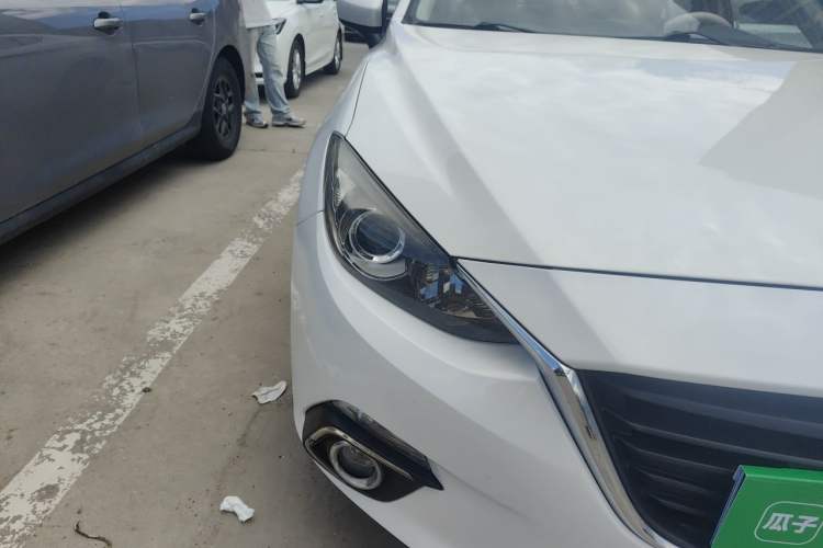 Used Mazda 3 Axela 2014 Sedan 2.0L Automatic Sport Model Right Front Headlight