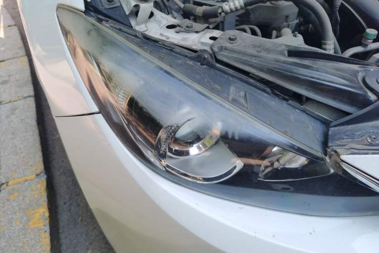 Used Mazda 3 Axela 2014 Hatchback 1.5L Manual Comfort Model Right Front Headlight