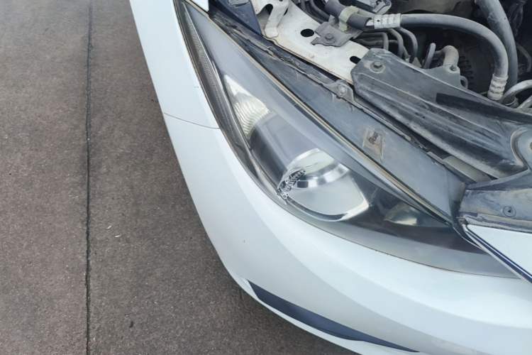 Used Mazda 3 Axela 2014 Sedan 1.5L Manual Comfort Model Right Front Headlight