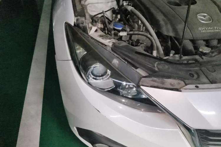 Used Mazda 3 Axela 2014 Hatchback 2.0L Automatic Sport Model Right Front Headlight