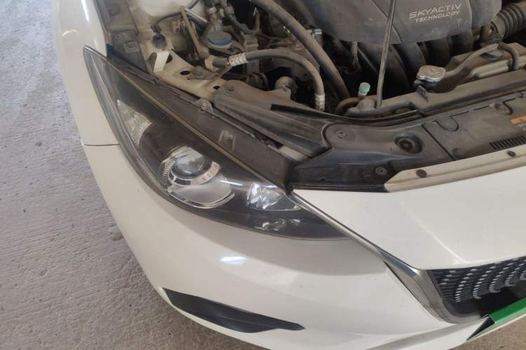 Used Mazda 3 Axela 2014 Sedan 1.5L Automatic Comfort Model Right Front Headlight