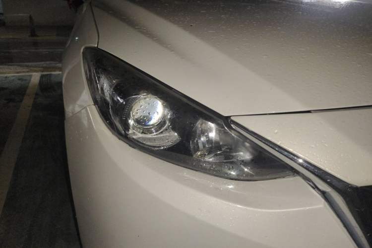 Used Mazda 3 Axela 2014 Sedan 1.5L Automatic Luxury Model Right Front Headlight