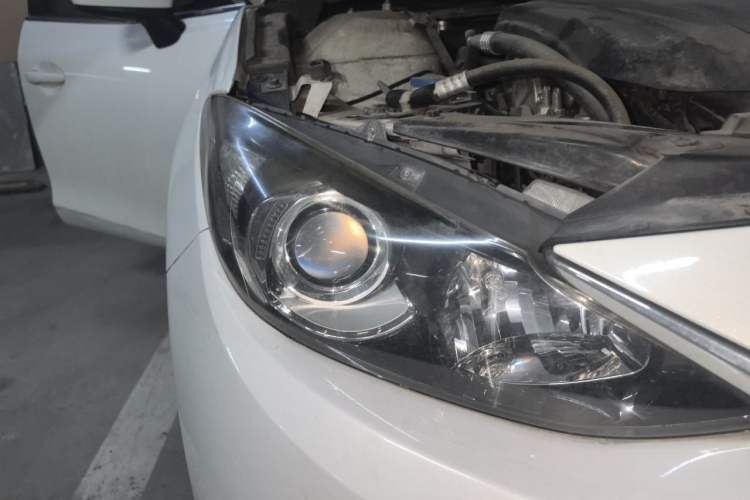 Used Mazda 3 Axela 2014 Sedan 2.0L Automatic Sport Model Right Front Headlight