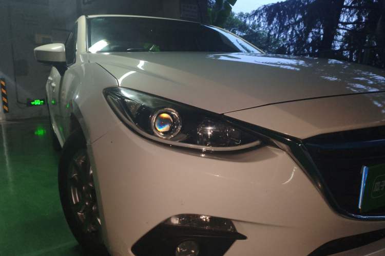 Used Mazda 3 Axela 2014 Sedan 1.5L Automatic Luxury Model Right Front Headlight