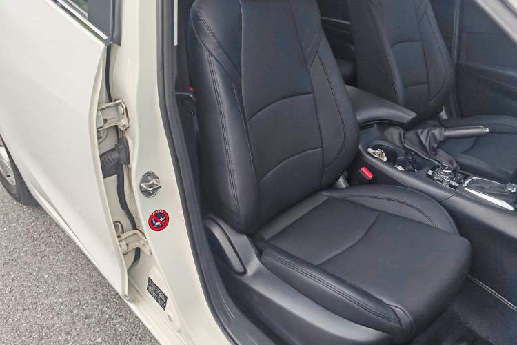 Used Mazda 3 Axela 2014 Sedan 1.5L Automatic Comfort Model Right Front Seat