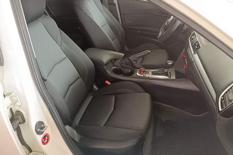 Used Mazda 3 Axela 2014 Sedan 1.5L Automatic Luxury Model Right Front Seat