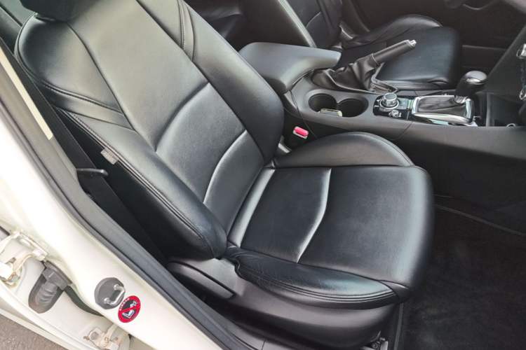 Used Mazda 3 Axela 2014 Sedan 1.5L Automatic Luxury Model Right Front Seat