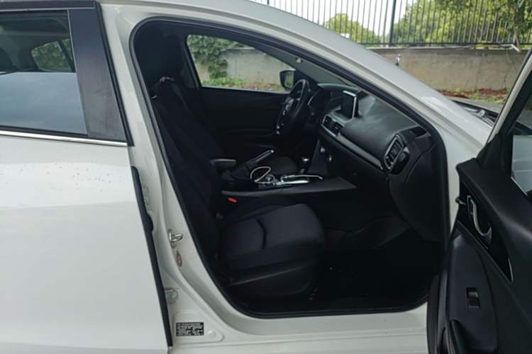 Used Mazda 3 Axela 2014 Sedan 1.5L Automatic Luxury Model Right Front Seat